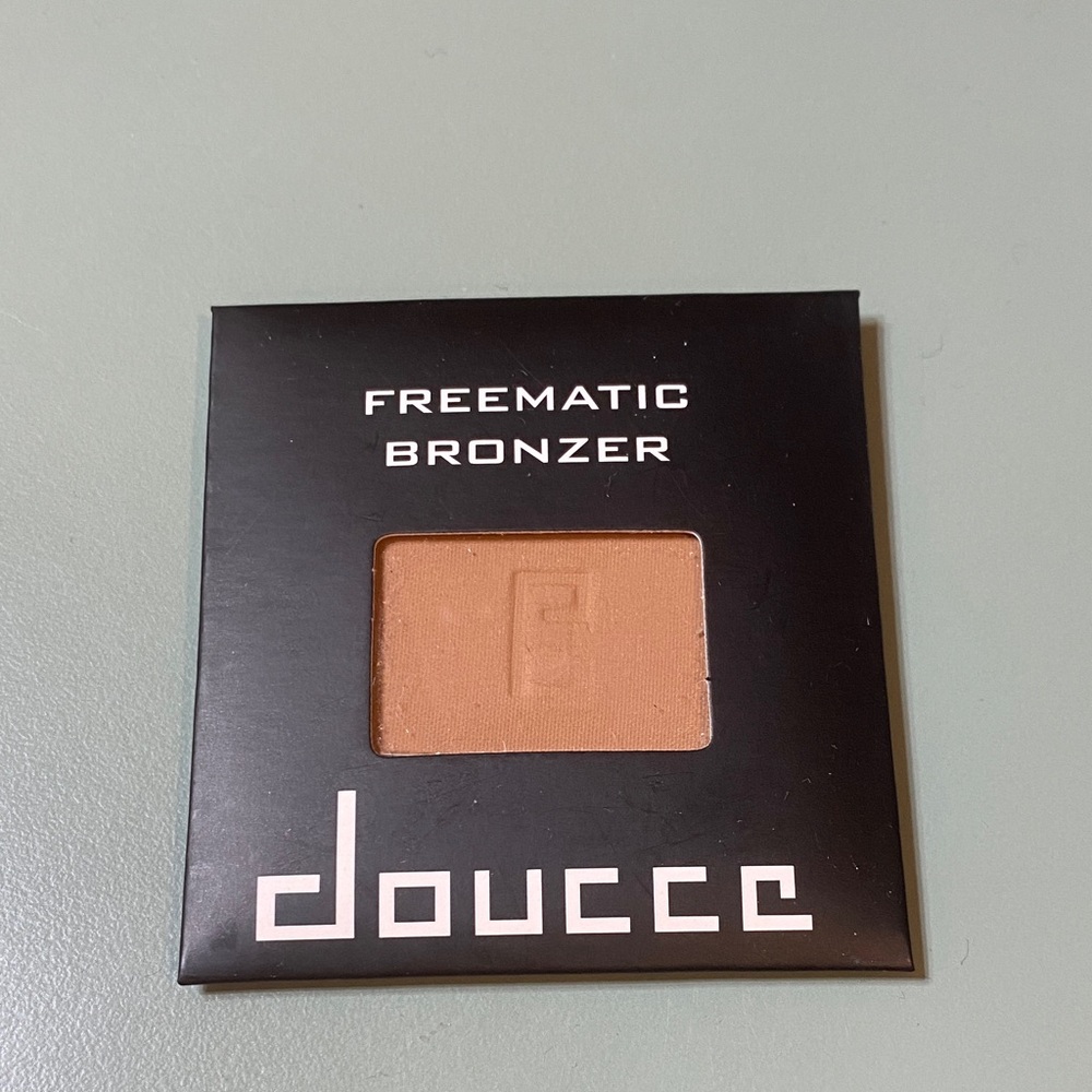 Doucce Freematic Bronzer in Warm Brown “Sunbeam”